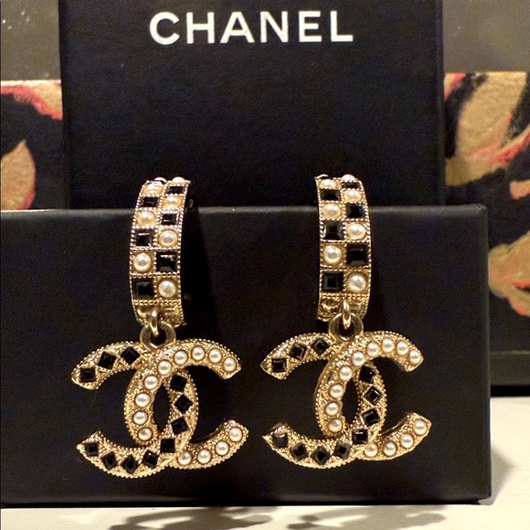 CHANEL Jewelry - 💯AUTH. CHANEL A21 Pearl/Black Crystal  Checkered Gold Hoop Earrings w/CC Logo